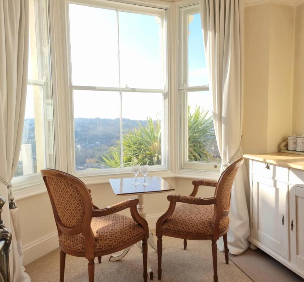 West Hill Retreat Edwardian Balcony Ensuite With Served Breakfast & Free Parking