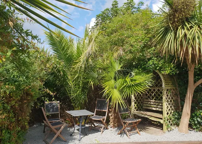 West Hill Retreat Edwardian Balcony Ensuite With Room Served Breakfast & Free Parking