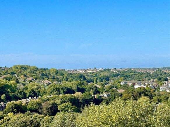 Homestay West Hill Retreat Edwardian Balcony Ensuite With Served Breakfast & Free Parking
