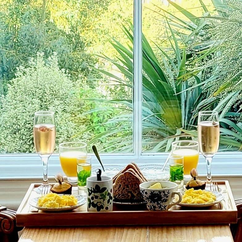 Homestay West Hill Retreat Edwardian Balcony Ensuite With Served Breakfast & Free Parking *
